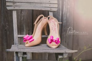 różowe buty ślubne